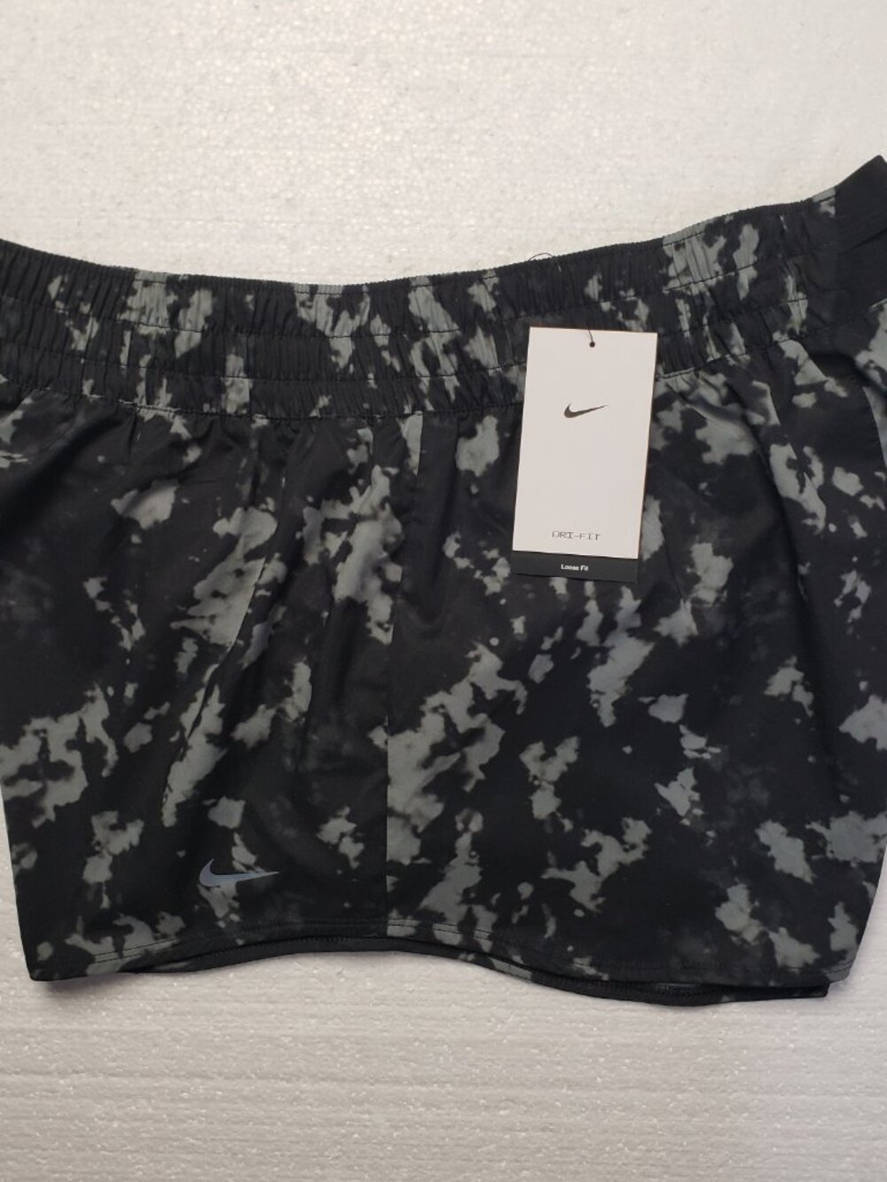 Nike Women's Dri-Fit Mid-Rise 3" Brief-Lined Printed Short in Black size XL NWT - Picture 7 of 12